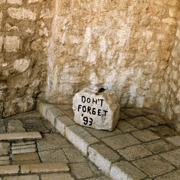 do-not-forget-stone-mostar-min